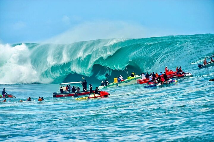 The mythical wave of Teahupo'o, Tahiti